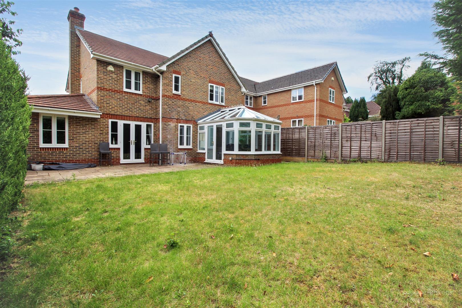 4 bed property in Roebuck Rise, Reading